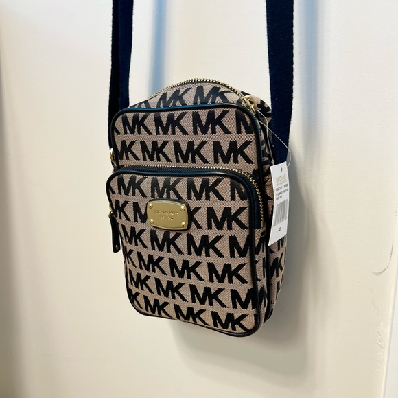 NWT Michael Kors Black and Brown Flight Bag - Picture 1 of 5